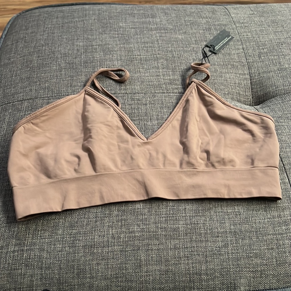 Skims Smoothing Bralette Sporty - Picture 7 of 8